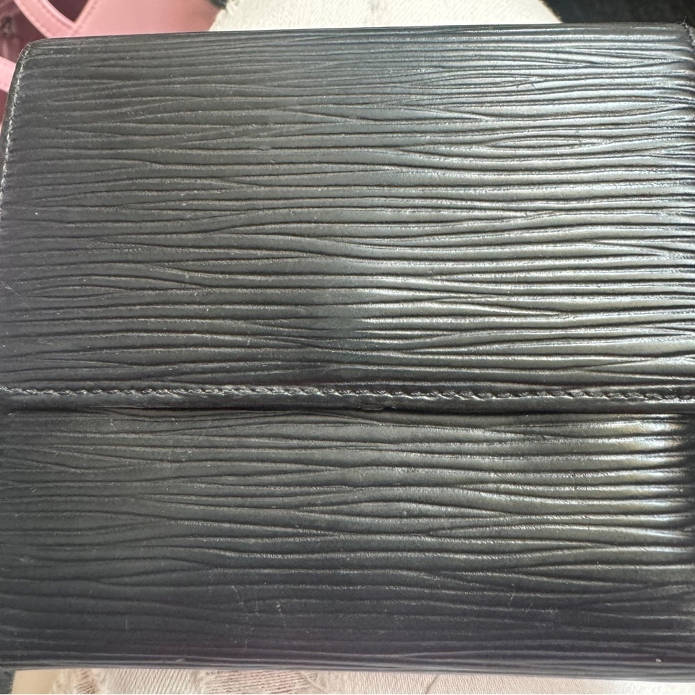 Authentic Epi wallet Black Louis Vuitton Men's - Picture 2 of 10